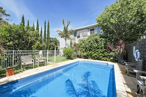 Shoal Bay Riggers - Hervey Bay Accommodation 1