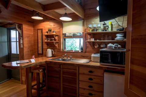 Guide Falls Cottage - Hervey Bay Accommodation 7