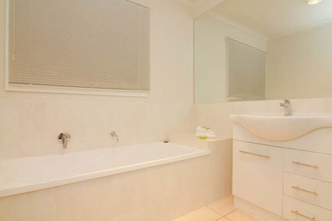 Alrima Lodge Bright - Tourism Hervey Bay 3