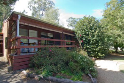 Alrima Lodge Bright - Tourism Hervey Bay 0