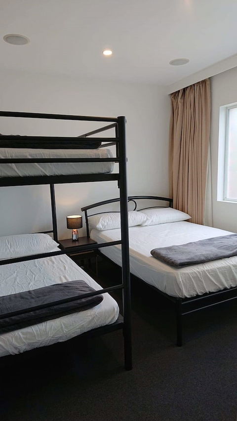Paradise Escapes - 001 - Hervey Bay Accommodation 2