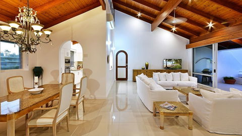 Bella Vista E9 Ocean View Spacious 2 Bed - Hervey Bay Accommodation 3