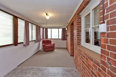 Red Brick Beauty - Central Cottage - Hervey Bay Accommodation 6