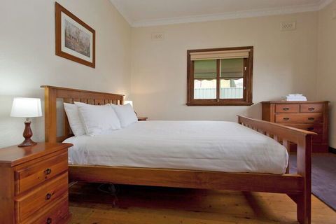 Red Brick Beauty - Central Cottage - Hervey Bay Accommodation 4