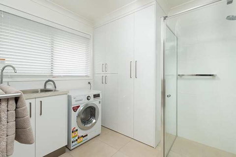 Living In Luxury Central & Sophisticated - Hervey Bay Accommodation 5