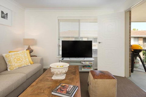 Living In Luxury Central & Sophisticated - Hervey Bay Accommodation 1