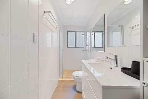 HomeHotel 4 Bedroom & Homeoffice With Nice Pool - Hervey Bay Accommodation 5