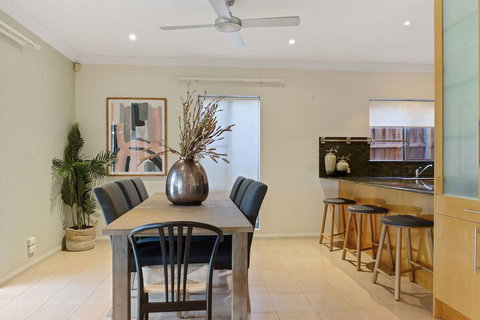 HomeHotel 4 Bedroom & Homeoffice With Nice Pool - Hervey Bay Accommodation 7