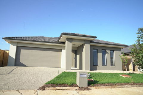 Brand New 4 Bedrooms House - Hervey Bay Accommodation 2