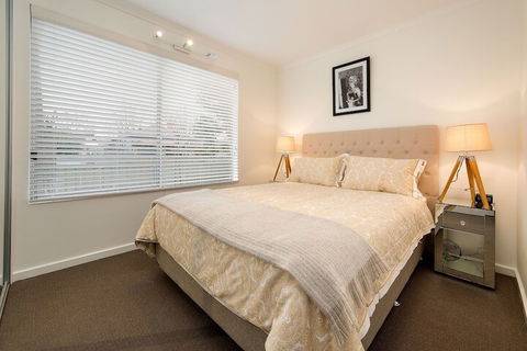 The Executive - Central & Sophisticated - Hervey Bay Accommodation 1