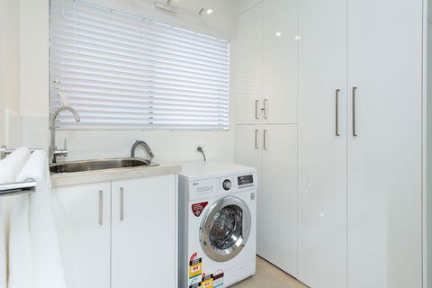 The Executive - Central & Sophisticated - Hervey Bay Accommodation 6