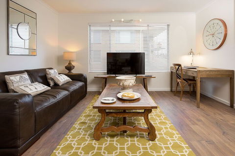 The Executive - Central & Sophisticated - Hervey Bay Accommodation 3