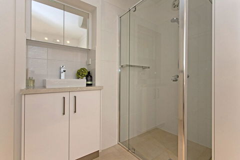 Boutique Apartment Central & Sophisticated - Hervey Bay Accommodation 1