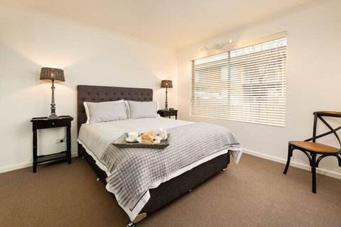 The Manhattan Central & Sophisticated - Hervey Bay Accommodation 4