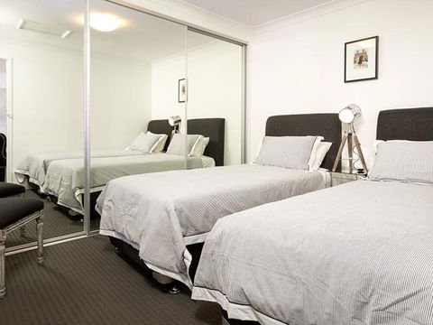New York Dreamer Central & Sophisticated - Tourism Hervey Bay 1