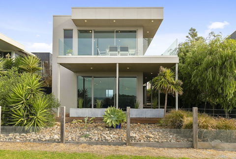 Grossard Point The Lighthouse Ventnor - Hervey Bay Accommodation 1