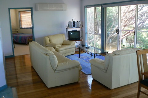 Sandy Point Beach Escape - Hervey Bay Accommodation 5