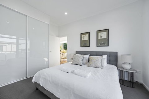 HomeHotel New & Spacious 3 Bedroom Penthouse - Hervey Bay Accommodation 7