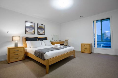 104 Sanctuary Lake Donatella Retreat - Hervey Bay Accommodation 4
