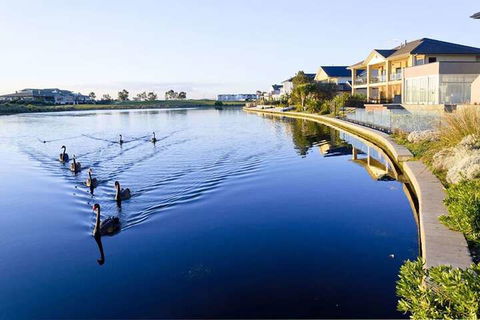 104 Sanctuary Lake Donatella Retreat - Hervey Bay Accommodation 2