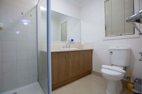 104 Sanctuary Lake Donatella Retreat - Hervey Bay Accommodation 5