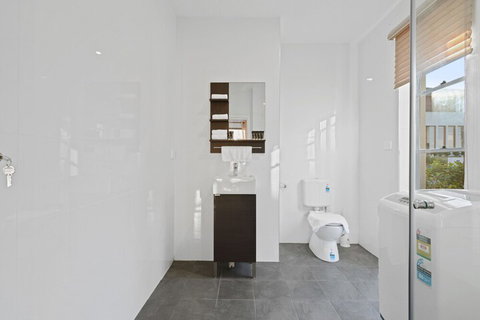 HomeHotel Cozy Duplex In Serene Suburb - Hervey Bay Accommodation 7