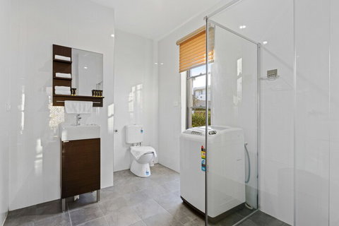 HomeHotel Cozy Duplex In Serene Suburb - Hervey Bay Accommodation 1