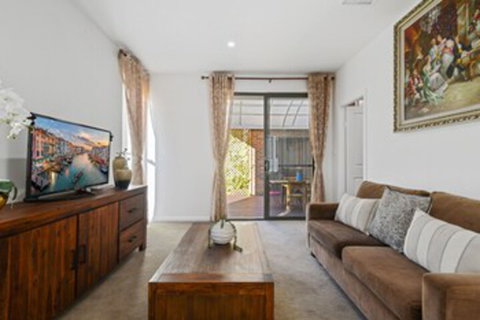 HomeHotel Cozy Duplex In Serene Suburb - Hervey Bay Accommodation 0