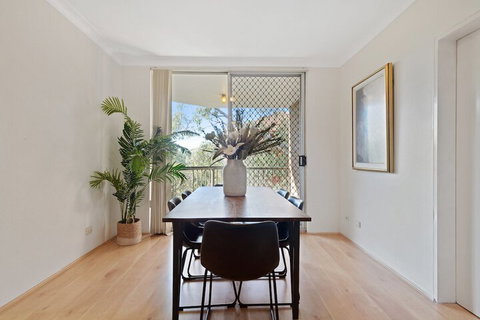 HomeHotel Luxury Close To Train Station - Hervey Bay Accommodation 5