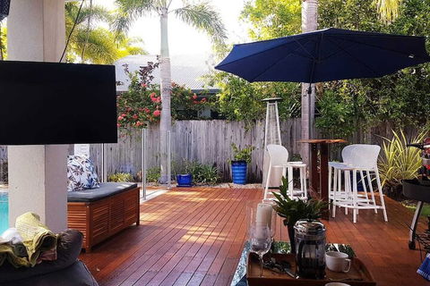 Beach Bliss Queen Bed BBQ Pool Netflix - Hervey Bay Accommodation 5