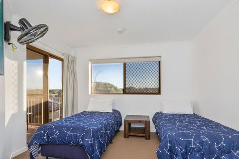 EXCLUSIVE OCEAN VIEW PENTHOUSE On MARINE PARADE - Tourism Hervey Bay 3