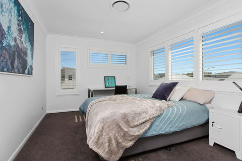 Elegant Beach House On Nautilus - Hervey Bay Accommodation 6