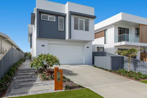 Elegant Beach House On Nautilus - Hervey Bay Accommodation 0