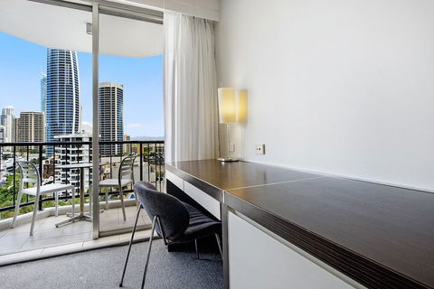 Private Apartment In The Heart Of Surfers Paradise - Hervey Bay Accommodation 6