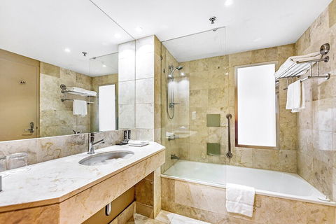 Private Apartment In The Heart Of Surfers Paradise - Hervey Bay Accommodation 5