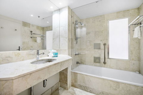 Private Apartment In The Heart Of Surfers Paradise - Hervey Bay Accommodation 7