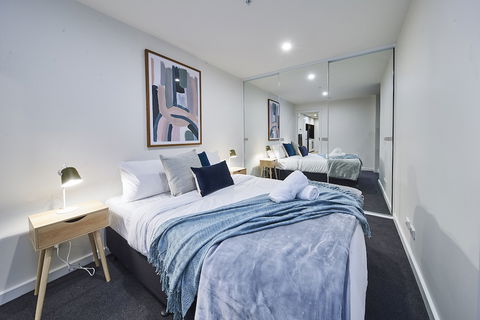 Mega Style Apartments Southbank Crown - Hervey Bay Accommodation 3