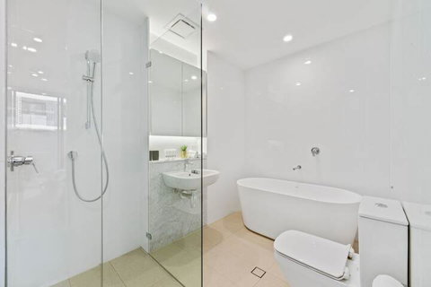 HomeHotel New & Walking To Shopping Super Clean - Hervey Bay Accommodation 2