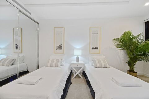 HomeHotel New & Comfort 3 Bedrooms - Tourism Hervey Bay 6