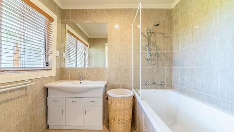 Loch Retreat 550m TO Town - Hervey Bay Accommodation 2