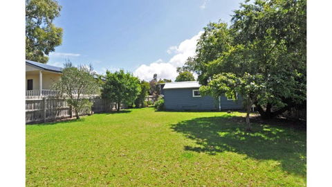 MY Fair Lady External Bathroom PET Friendly - Tourism Hervey Bay 7