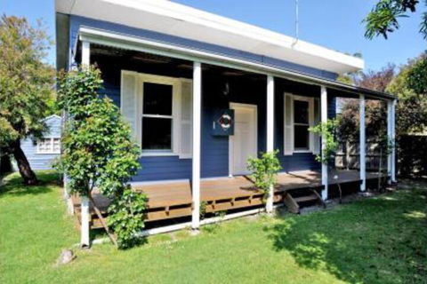 MY Fair Lady External Bathroom PET Friendly - Tourism Hervey Bay 0