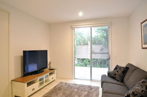 LA MER Centrally Located Free Wifi - Hervey Bay Accommodation 2