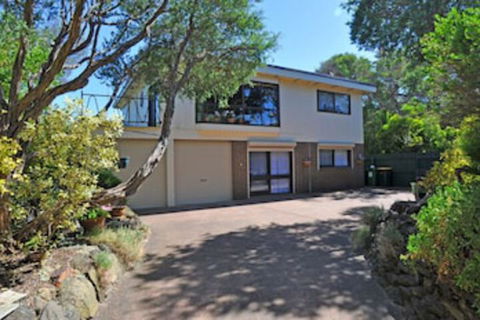 Shangri La Surf Parade Free Wifi - Hervey Bay Accommodation 0