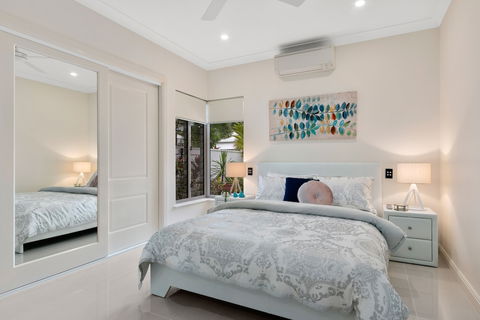 Luxury Living On The Beachfront - Hervey Bay Accommodation 4