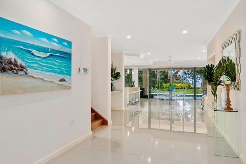 Luxury Living On The Beachfront - Hervey Bay Accommodation 0