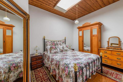 Sargeants & Armoury Cottages 1823 - Hervey Bay Accommodation 7