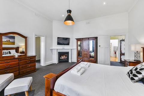 Wyatt Guest House - Hervey Bay Accommodation 1