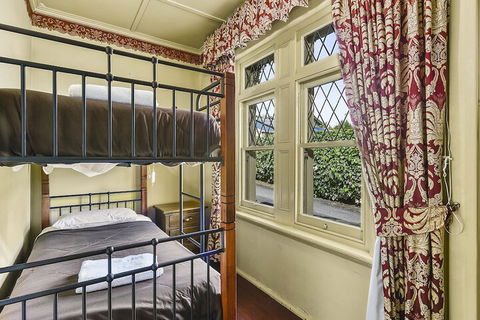 Wyatt Guest House - Hervey Bay Accommodation 2