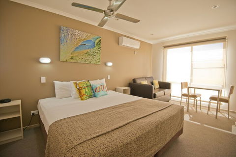 The Bowlo Holiday Cabins - Hervey Bay Accommodation 3